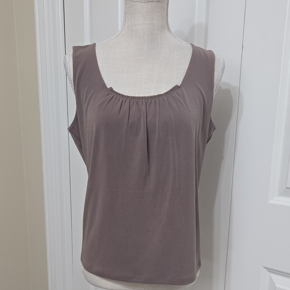 JUDITH HART PETITES Sleeveless Top in Taupe SZ PL NWOT...IN EXCELLENT CONDITION